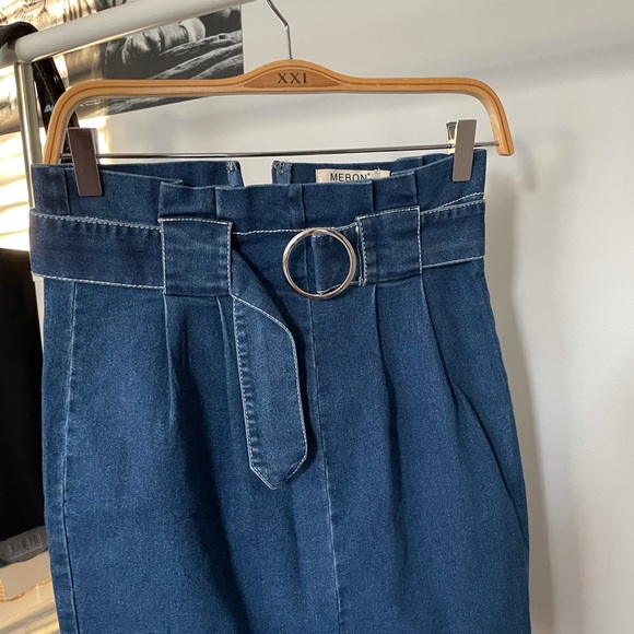 Cute denim skirt size medium - Picture 1 of 3